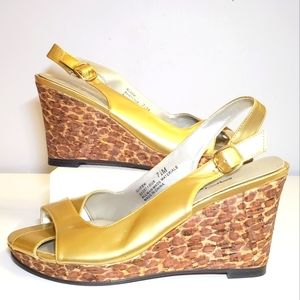 #268 Bellini Queen Gold Wedge Slingback Animal Print Heels Peep Toe Size 7.5
